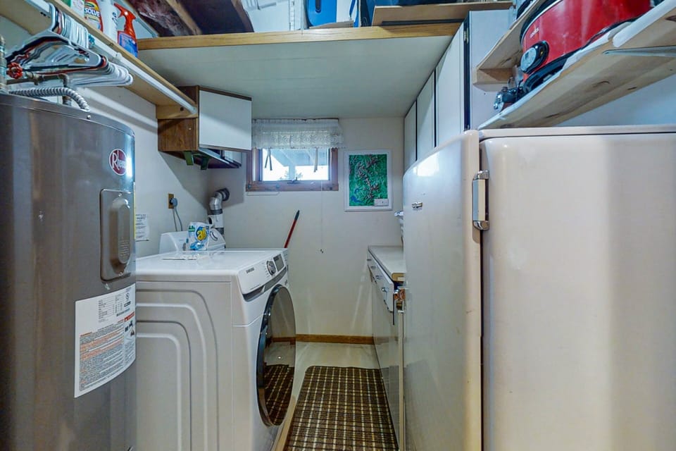 Cabin, Multiple Beds, Mountain View (Deer Mountain Lodge South) | Laundry