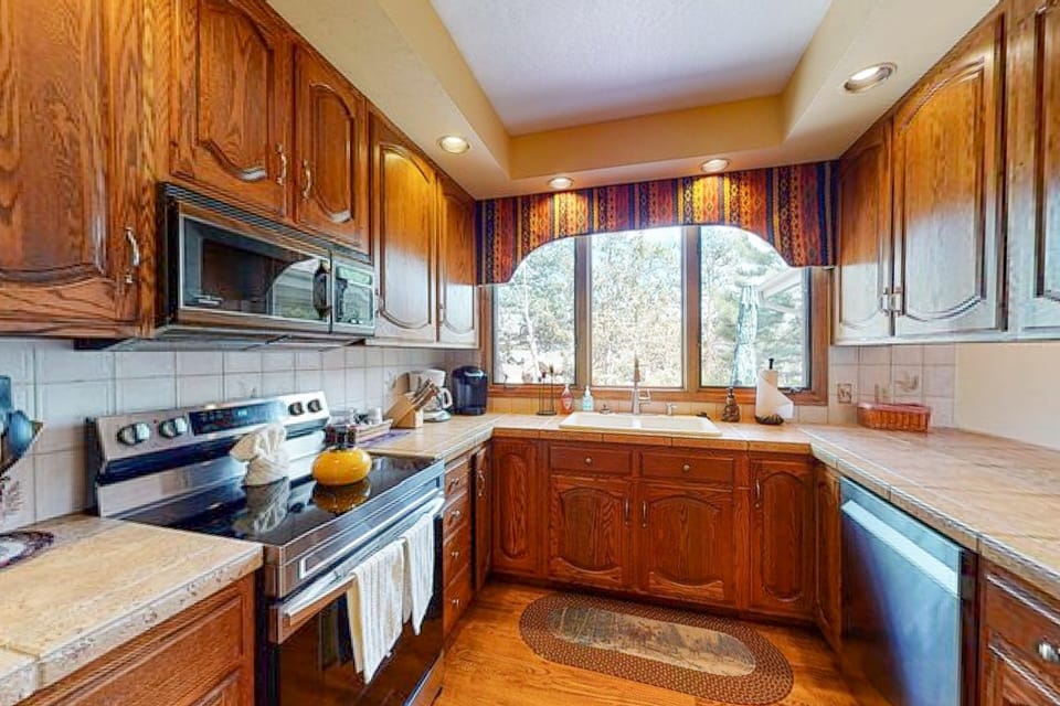 House, Multiple Beds, Mountain View (Elk Ridge Retreat) | Private kitchen