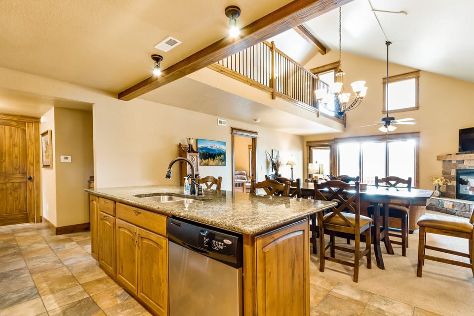 House, Multiple Beds, Mountain View (Murray's Hangar) | Private kitchen | Toaster