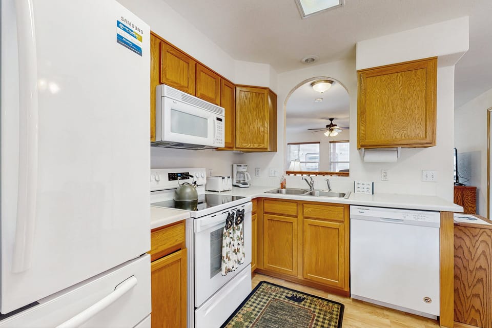 House, Multiple Beds, Mountain View (Silver Tree) | Private kitchen