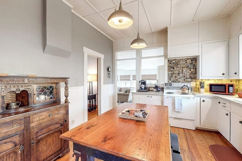 House, Multiple Beds, Garden View (Liberty Creek) | Private kitchen