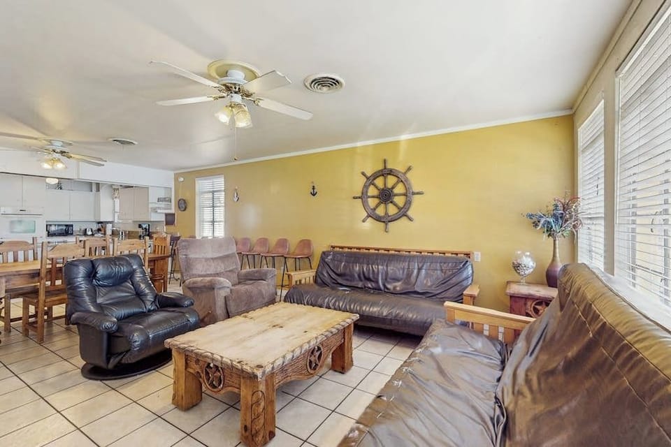 House, Multiple Beds, Hot Tub (Sunny Days Lake Retreat) | Living area