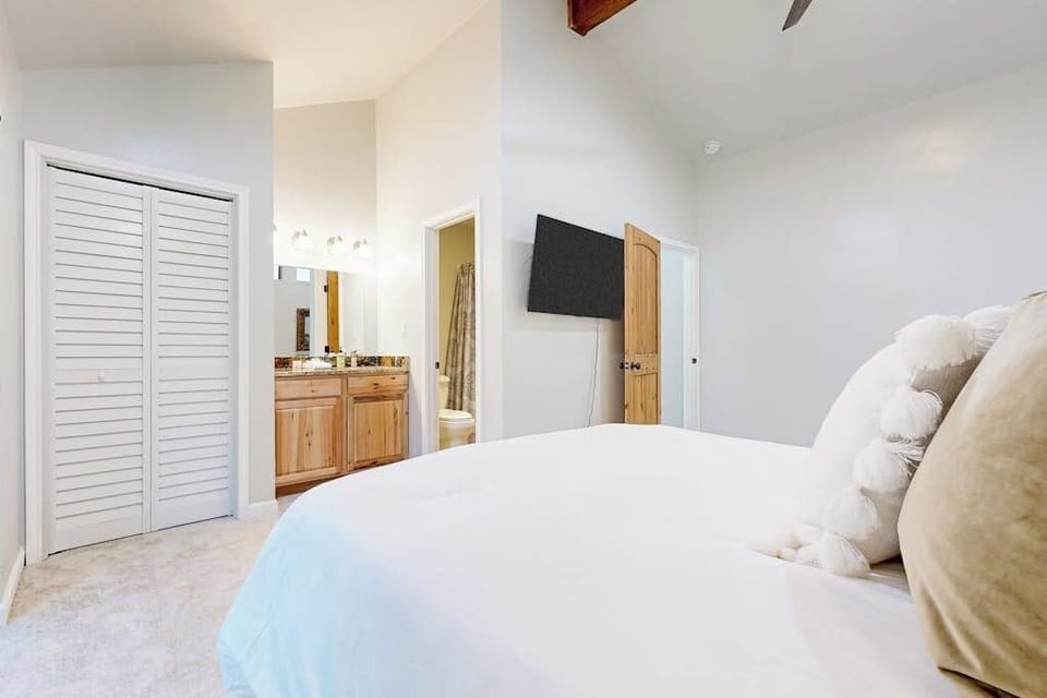 Condo, Multiple Beds (Way to the Bay) | 2 bedrooms, individually decorated, individually furnished, bed sheets
