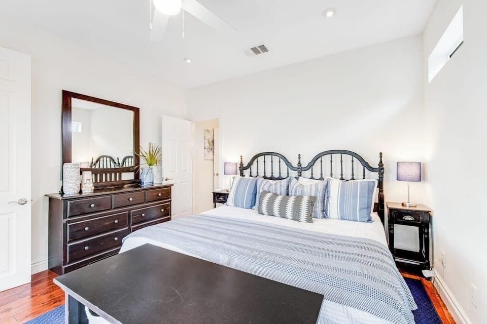 House, Multiple Beds (Cliff side Oasis) | 4 bedrooms, individually decorated, individually furnished, bed sheets