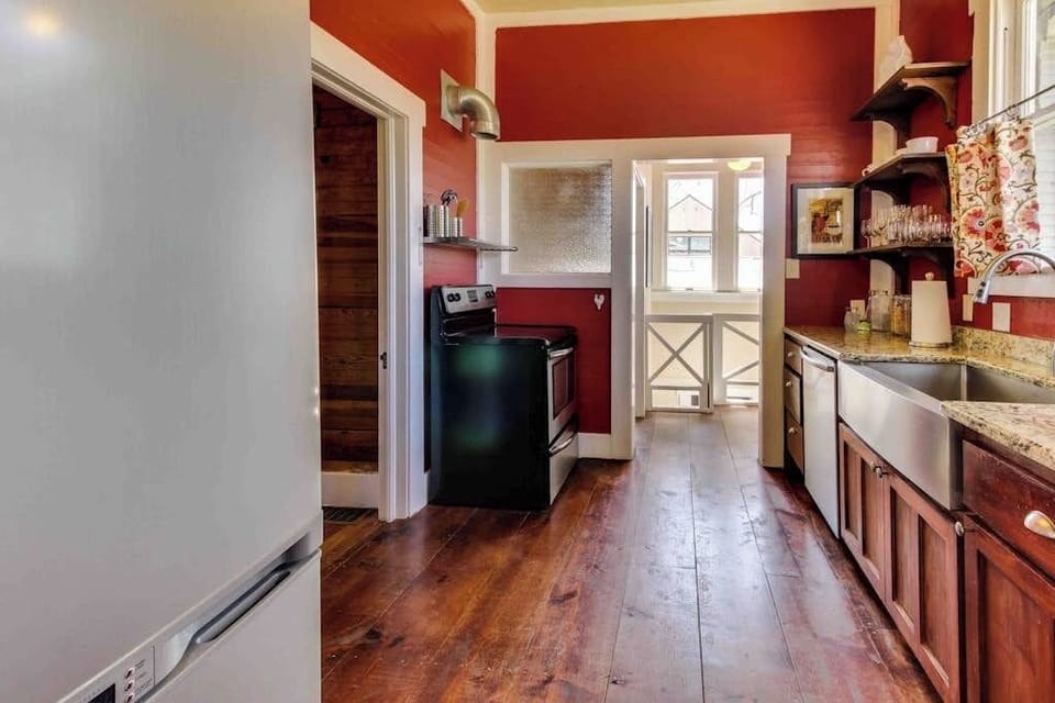 House, Multiple Beds, Garden View (Travis Street- Full Property) | Private kitchen