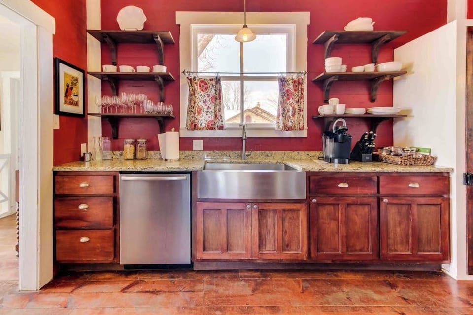 House, Multiple Beds, Garden View (Travis Street- Full Property) | Private kitchen