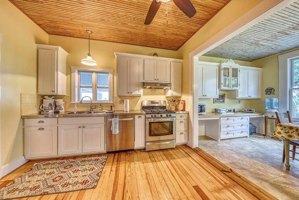 House, Multiple Beds, Patio, Garden View (White Dairy Guesthouse) | Private kitchen