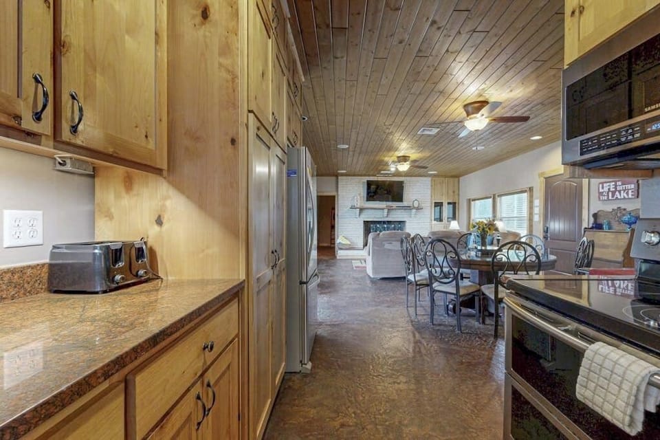 House, Multiple Beds (Arva's Retreat) | Private kitchen