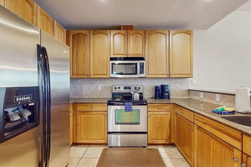 Condo, Multiple Beds, Balcony (The Waters Condo Building 3 - Horsesh) | Private kitchen