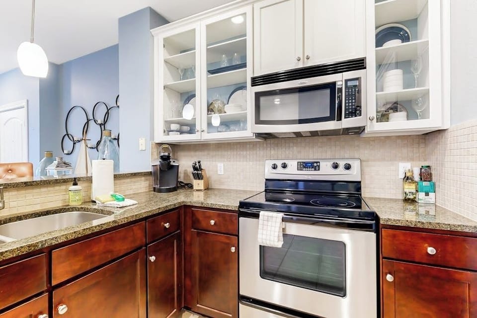 Condo, 1 King Bed, Pool View (The Waters Condo Building 6 ) | Private kitchen