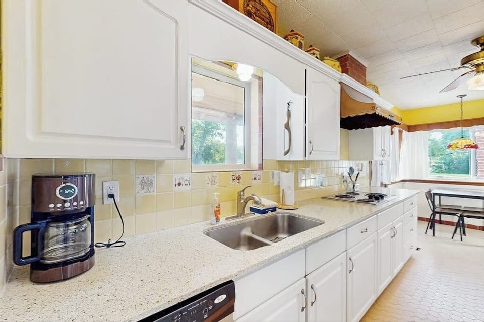 House, Multiple Beds, Garden View (Angels Rest) | Private kitchen