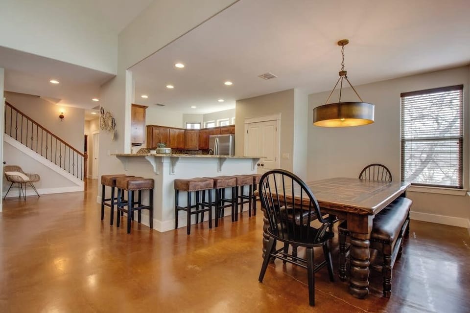 House, Multiple Beds, Balcony (Elk Lodge) | 5 bedrooms, individually decorated, individually furnished, bed sheets