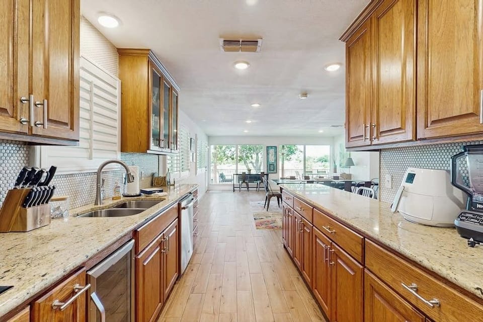 House, Multiple Beds (Lakefront Lodge) | Private kitchen