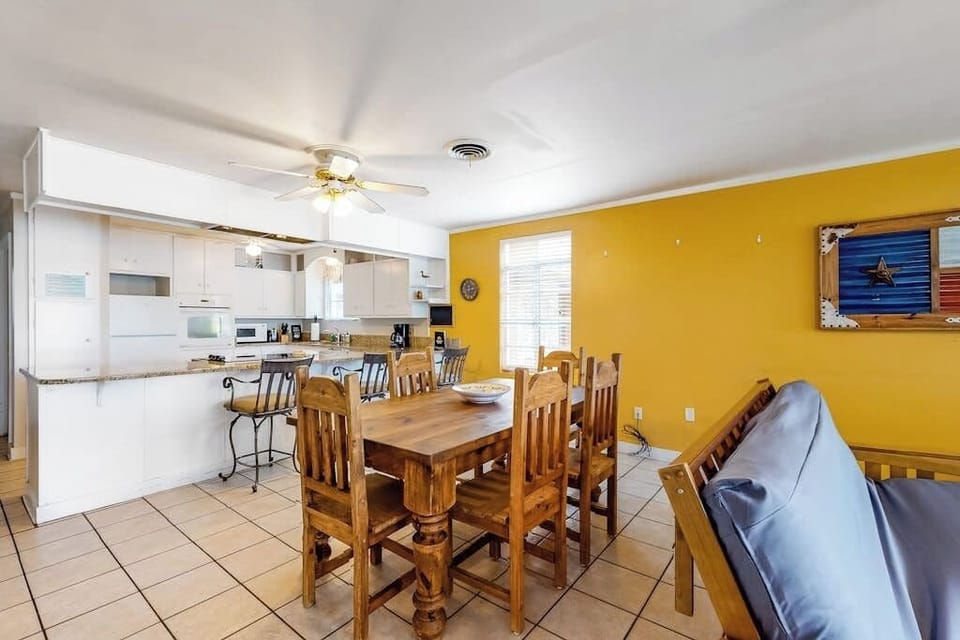 House, Multiple Beds, Kitchen (Sunny Days Lake Retreat) | 3 bedrooms, individually decorated, individually furnished, bed sheets