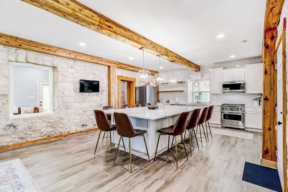 House, Multiple Beds, Pool View (Downtown Charmer) | Private kitchen