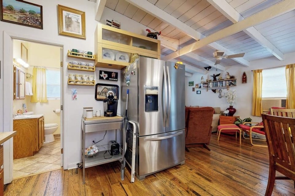House, 1 Queen Bed with Sofa bed, Mountain View (The Collector's Hideaway) | Private kitchen