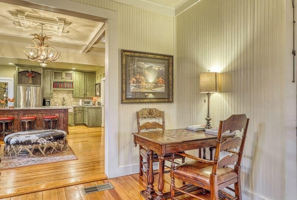 House, Multiple Beds, Garden View (Durst Haus) | 4 bedrooms, individually decorated, individually furnished, bed sheets