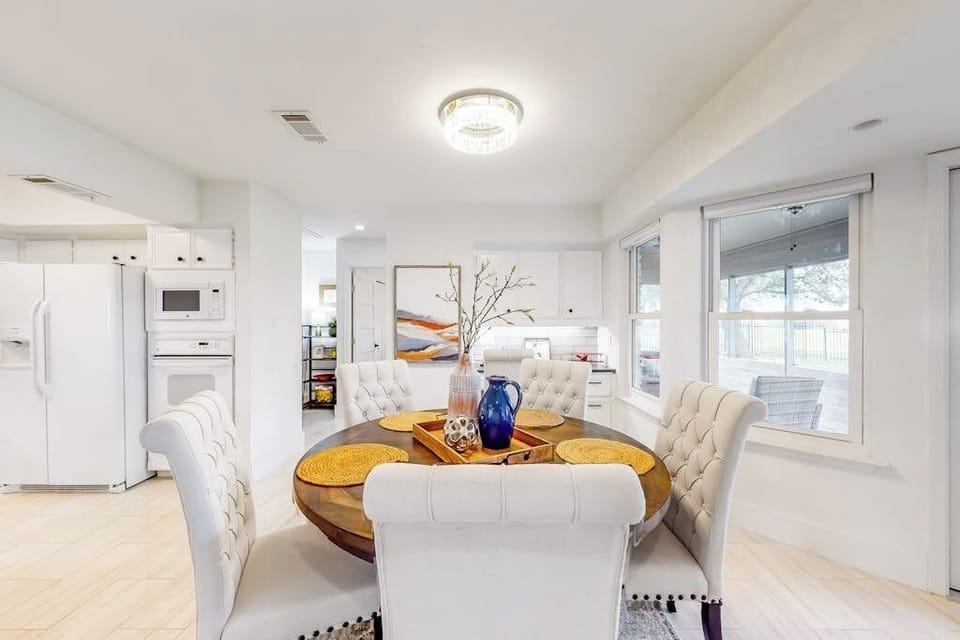 House, Multiple Beds, Partial Sea View (Lago Vista Sunset Villa) | 3 bedrooms, individually decorated, individually furnished, bed sheets