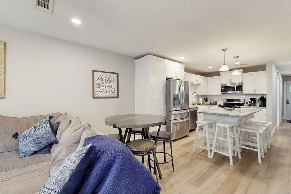 Condo, Multiple Beds, Pool View (Sundowner) | Interior