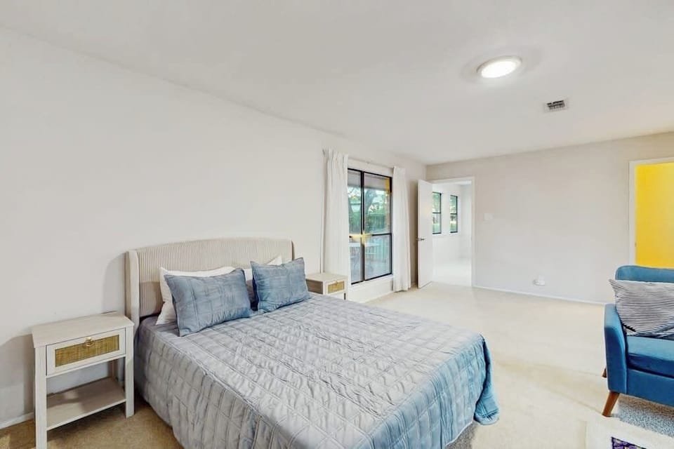 House, Multiple Beds, Garden View (Horseshoe Bay Getaway) | 4 bedrooms, individually decorated, individually furnished, bed sheets