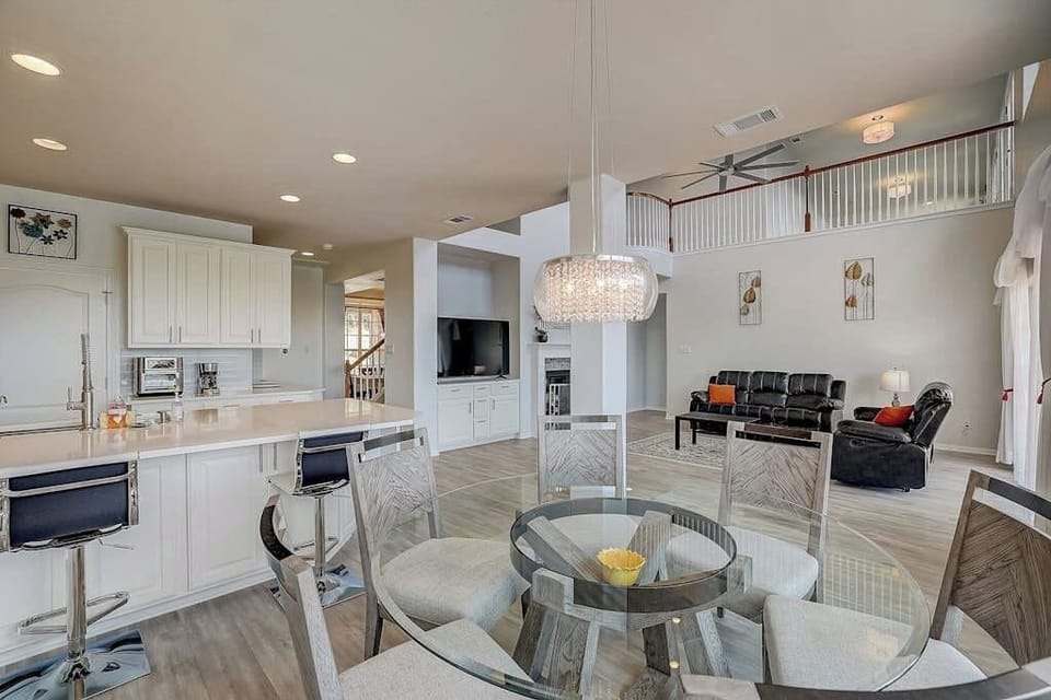 House, Multiple Beds, Garden View (Hill Country Haven) | 5 bedrooms, individually decorated, individually furnished, bed sheets