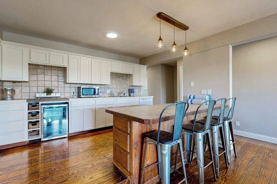 House, Multiple Beds (Coventry Casa) | Private kitchen