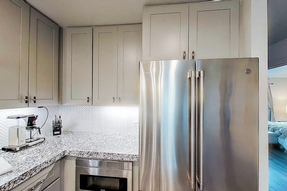 Condo, Multiple Beds (Lake Escape) | Private kitchen