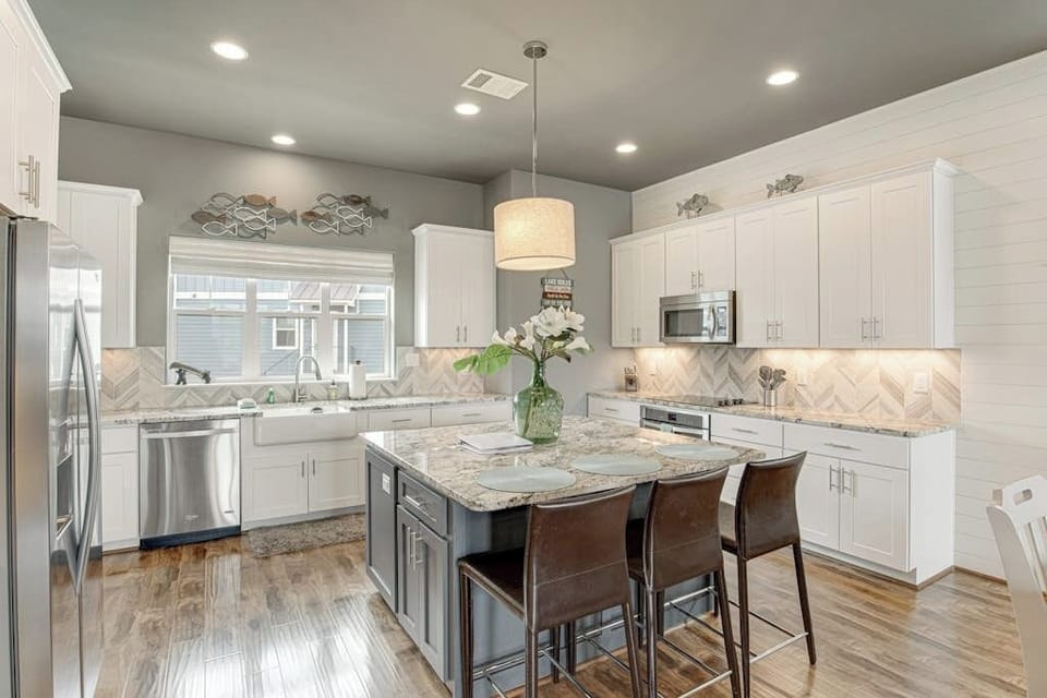 House, Multiple Beds, Pool Access, Pool View (Sunsets to See at Paradise Point) | Private kitchen