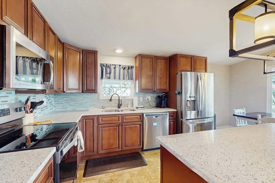 House, Multiple Beds (Granite Getaway) | Private kitchen