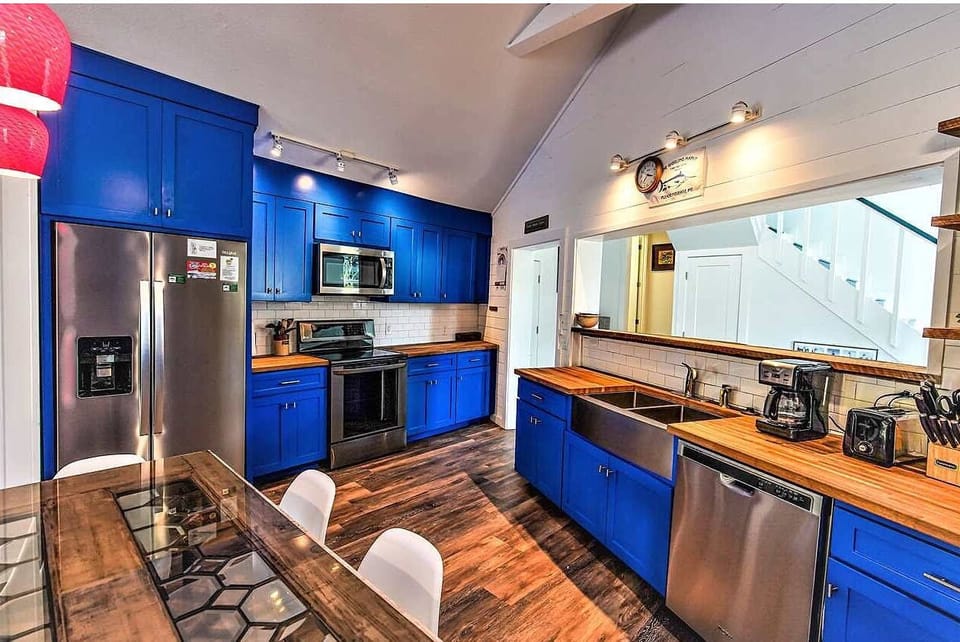 House, Multiple Beds, Balcony (Crestwood Cove) | Private kitchen