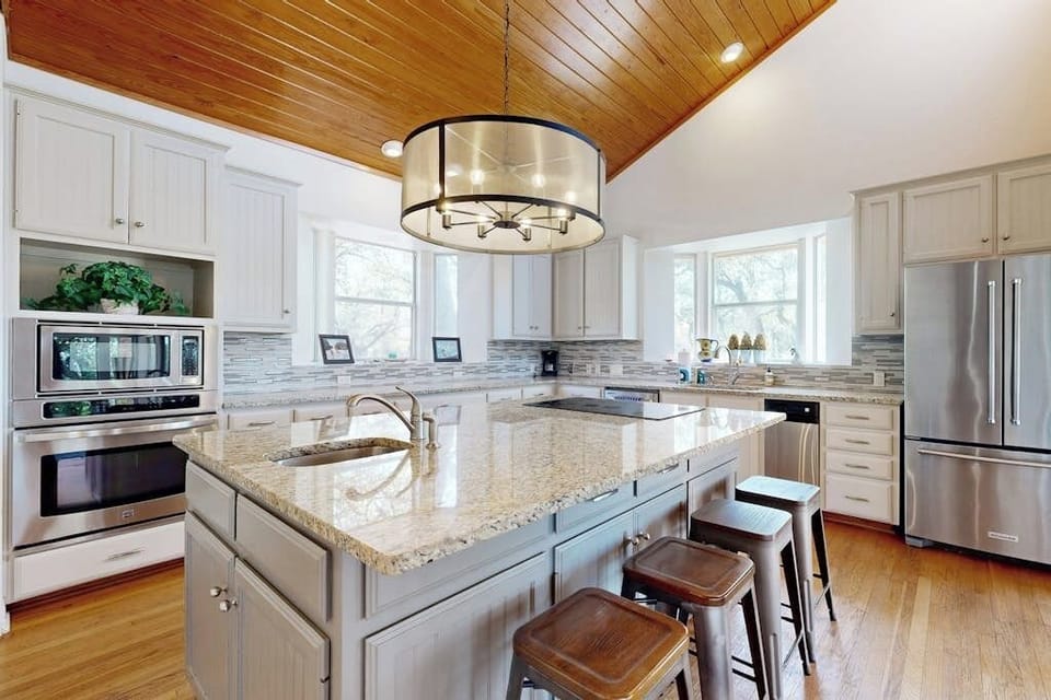House, Multiple Beds, Garden View (Regal Riverfront Retreat) | Private kitchen