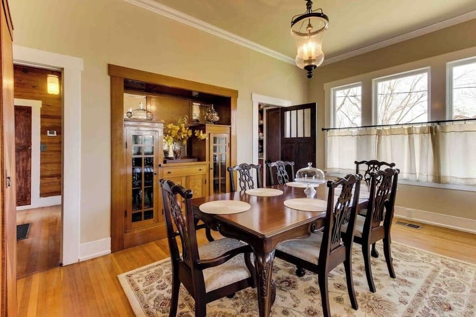 House, Multiple Beds, Garden View (Travis Street - Travis House) | 2 bedrooms, individually decorated, individually furnished, bed sheets