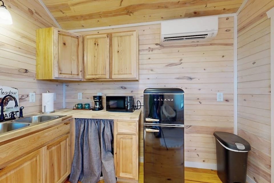 House, Multiple Beds, Garden View (Green Acres) | Private kitchen