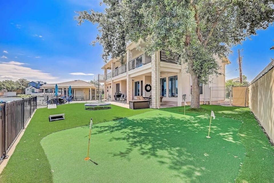 Mini-golf