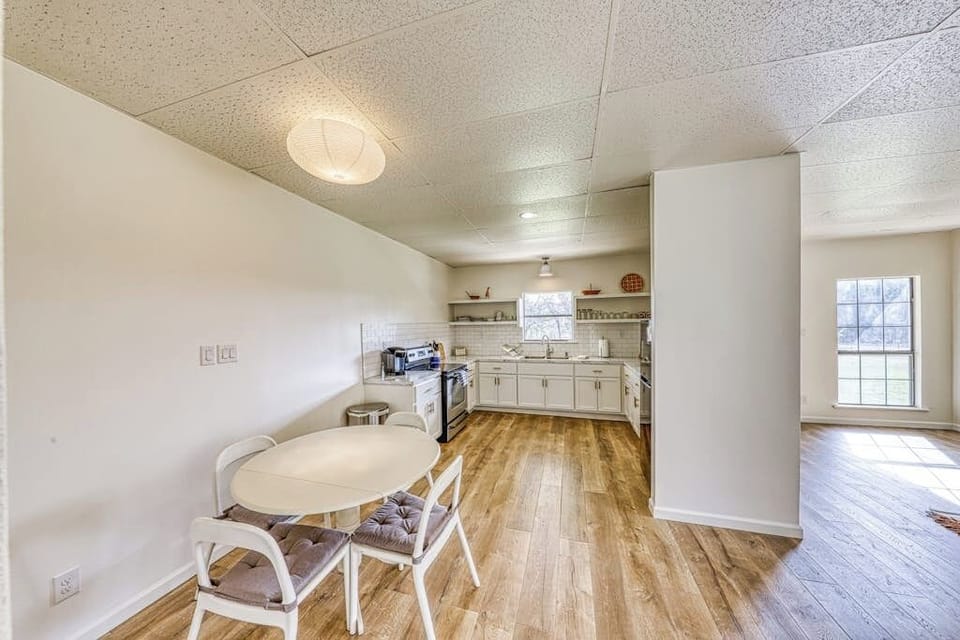 House, Multiple Beds (Riverfront Oasis 2) | Private kitchen