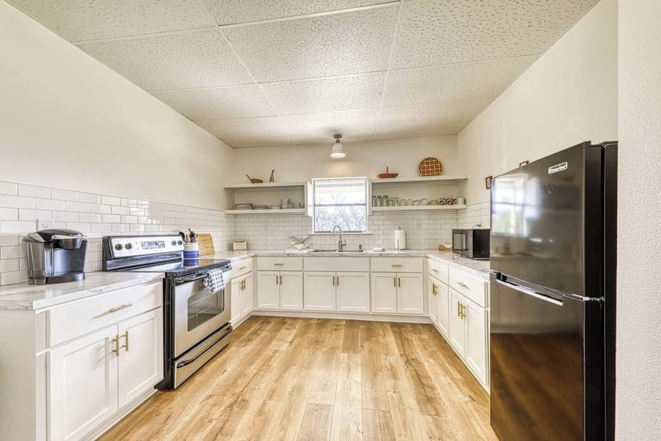 House, Multiple Beds (Riverfront Oasis 2) | Private kitchen