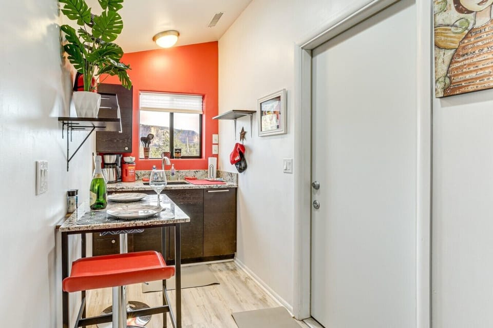 Studio Kitchen | Table with Chairs | Granite Counters & Compact Layout