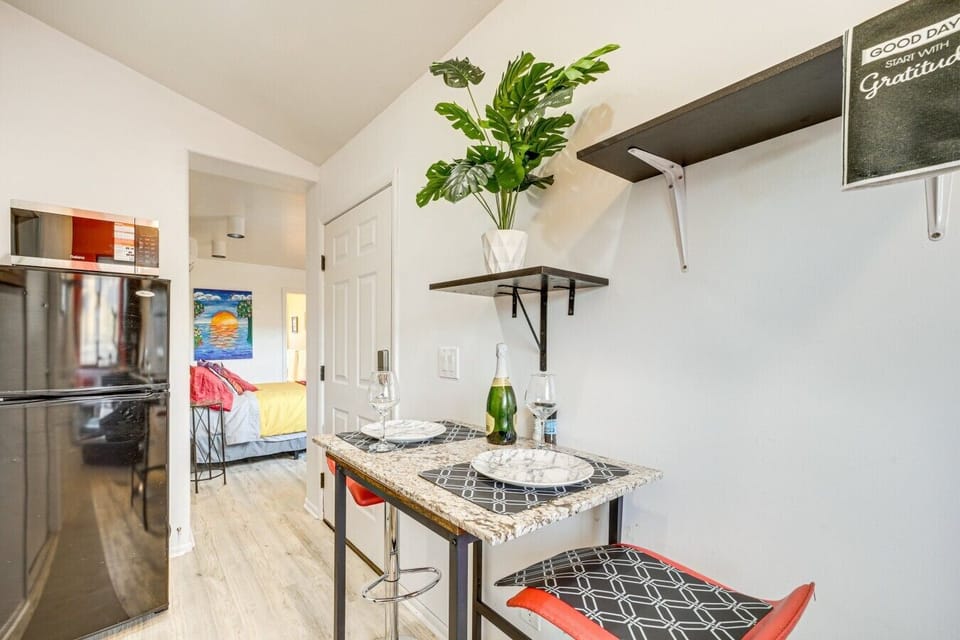Studio Kitchen | Table with Chairs | Granite Counters & Compact Layout