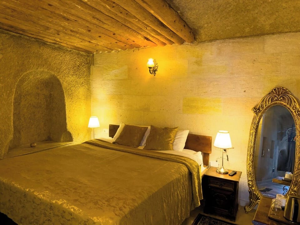 Standard Room | Premium bedding, minibar (some free items), laptop workspace