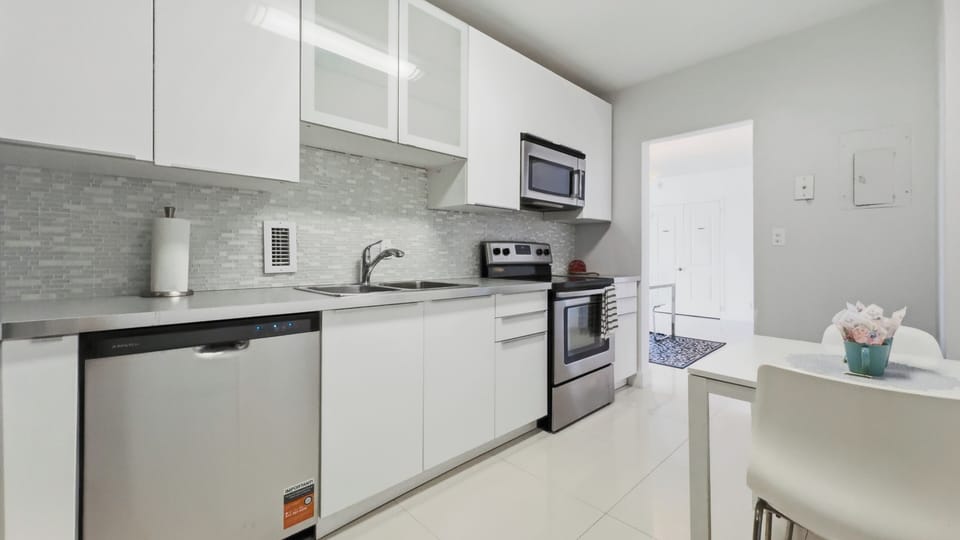 Family Condo, Beach View | Private kitchen