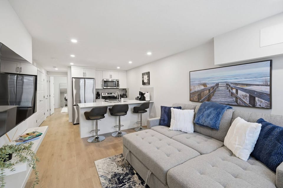 Apartment, 1 Bedroom | Living area | Books