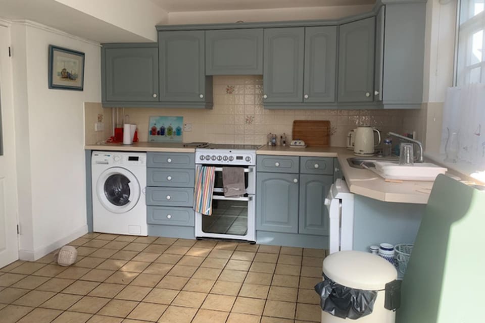 Kitchen with washing machine