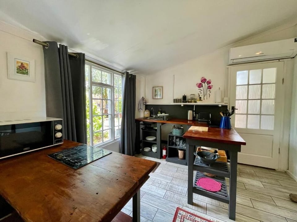 Economy Studio, Garden View | Private kitchen