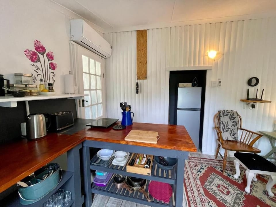 Economy Studio, Garden View | Private kitchen