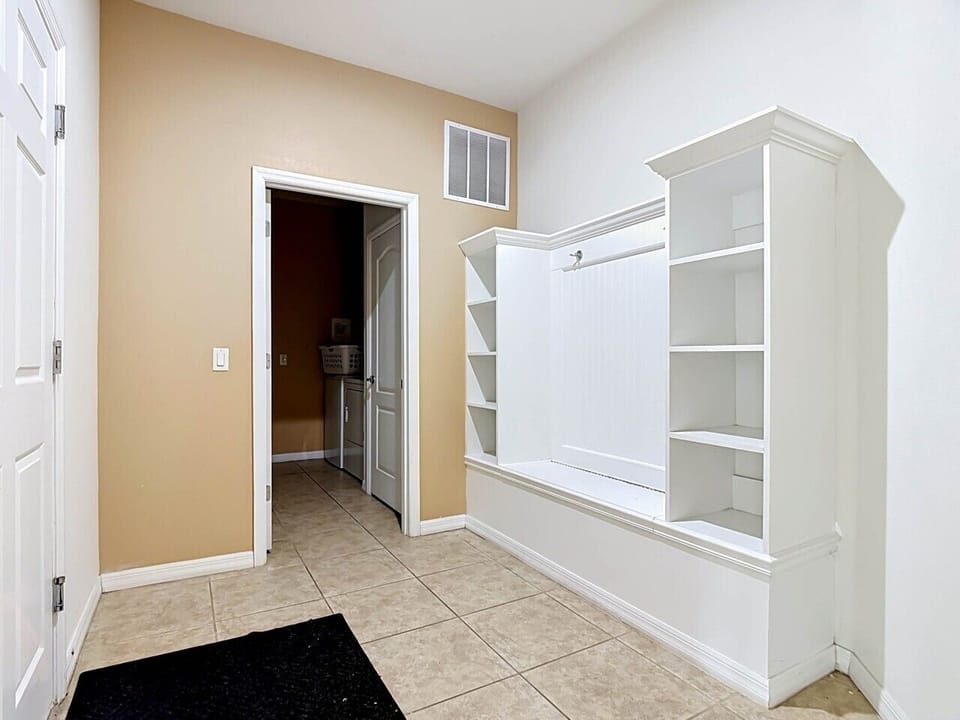 A convenient drop zone near the entrance provides the perfect place to store shoes, jackets, and everyday essentials during your stay.