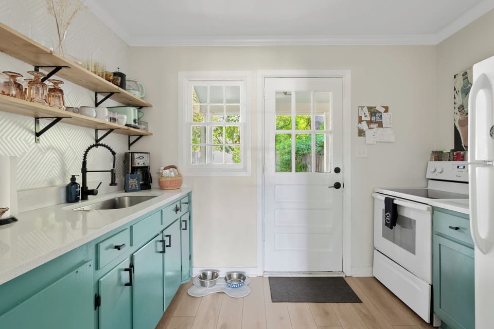 Stay Here! | Next to Shem Creek | Minutes from CHS