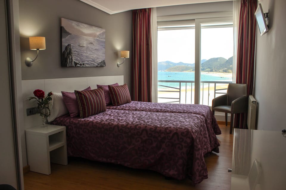 Premium bedding, individually decorated, individually furnished, desk