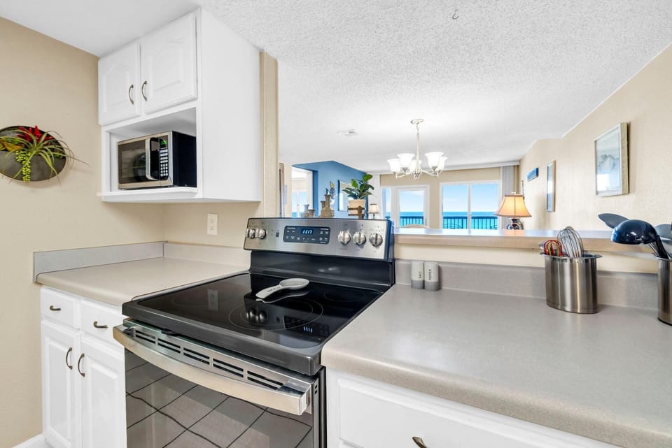 Condo, Multiple Beds (Pinnacle Port C1-503) | Private kitchen