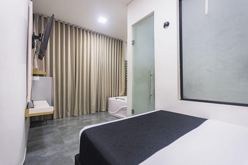 Deluxe Double Room | Premium bedding, minibar, free WiFi, bed sheets
