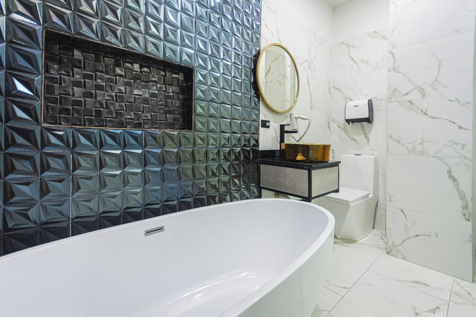 Superior Double Room | Bathroom | Free toiletries, hair dryer, towels, soap